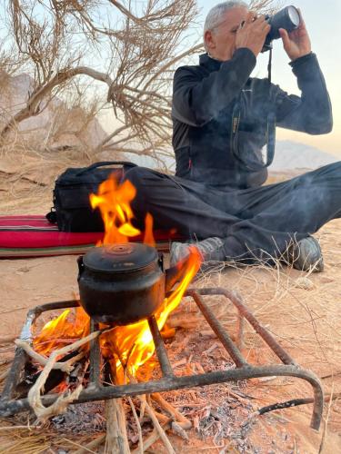 Tetamu yang menginap di Zarb Desert Camp