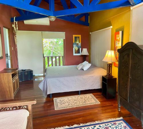 a bedroom with a bed and a blue ceiling at Casa de veraneo Quinta Las Trillizas in Esparza