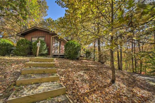 Zahrada ubytování Pet-Friendly Cabin - 1 Mi From Fontana Lake!