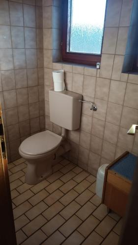 Bilik mandi di Gasthaus Krone