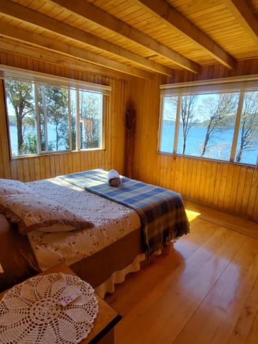 Postel nebo postele na pokoji v ubytování Acogedora pieza privada en casa frente al Parque el Pudú y Fiordo