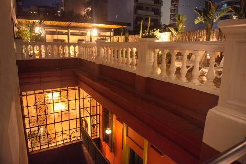 - Vistas al balcón por la noche en Departamento temporario ideal para grupos hasta 15 Personas en Palermo en Buenos Aires