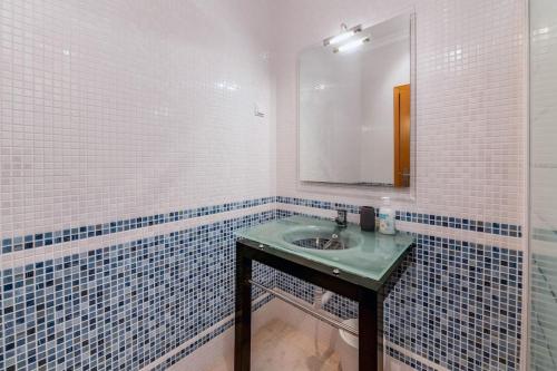 a bathroom with a sink and a mirror at Casa Palmeira in Lagos
