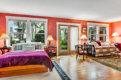 a bedroom with a bed and a couch at The American Dream in Lakewood