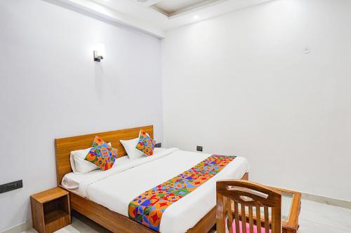 Postel nebo postele na pokoji v ubytování FabHotel Sunrise Sector 56