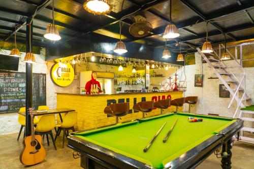 a pool table in a room with a bar at Whoopers hostel Palolem in Palolem