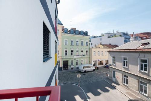 Grüne und zentrale Ruhelage im Neubau mit Balkon