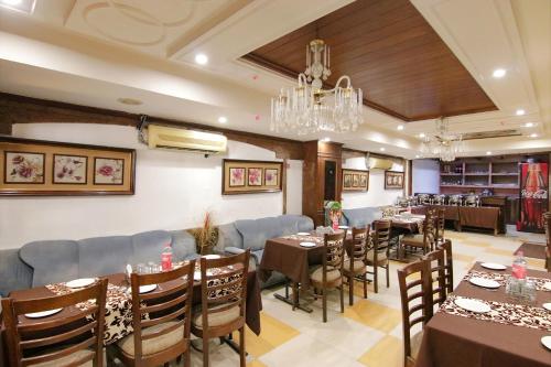 FabHotel Town Prideにあるレストランまたは飲食店