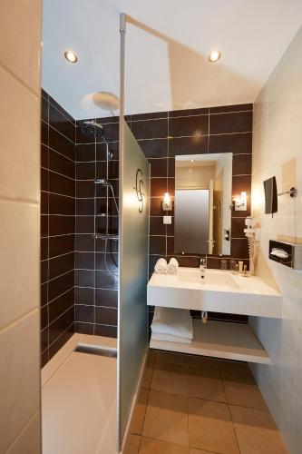 a bathroom with a sink and a shower at Best Western Plus Clos Syrah in Valence