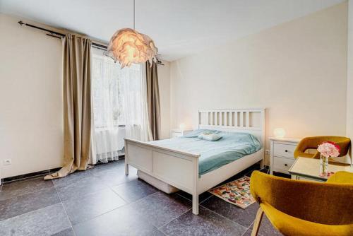 a bedroom with a bed and a desk and a chair at Nadia B&B in Nivelles