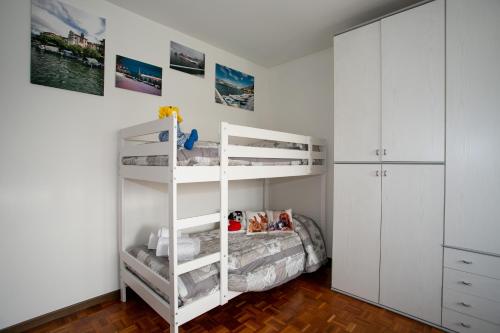 En eller flere senge i et værelse på Casa Vacanze Heidi vista lago