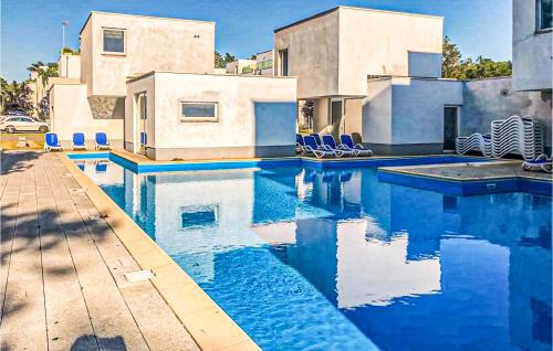 Πισίνα στο ή κοντά στο Awesome Apartment In Pogorzelica