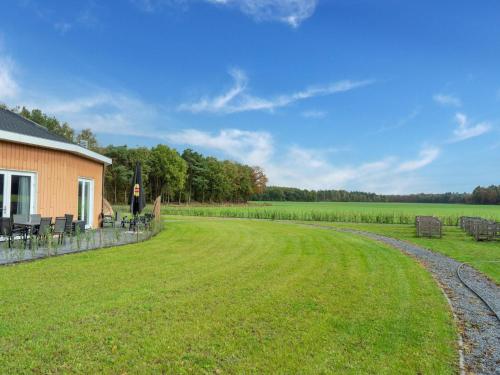 Κήπος έξω από το Holiday Home in Goirle near Efteling Park