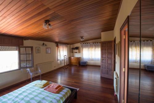 Ένα ή περισσότερα κρεβάτια σε δωμάτιο στο House - 3 Bedrooms with Pool WiFi and Sea views - 7428