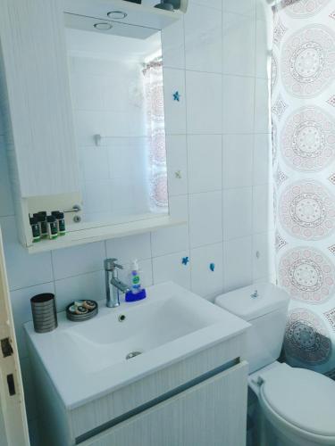 Bilik mandi di Olivo Apartment