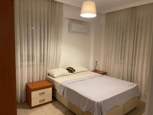 Tempat tidur dalam kamar di Fantastic Apt-2 min walk from Belek Cent’r Antalya region, great for golf lovers