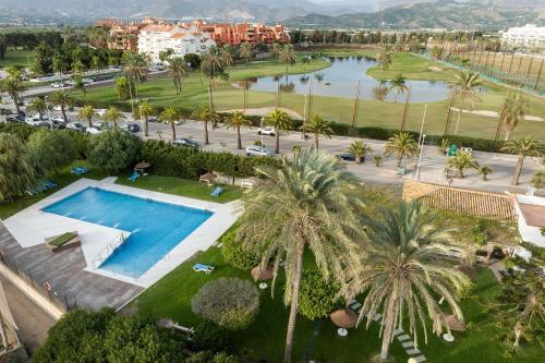 Výhled na bazén z ubytování Apartamento Playa Motril Golf nebo okolí