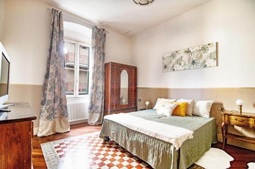 a bedroom with a bed and a window at Dream House in Bergamo