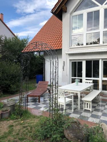 a picnic table and bench in front of a house at Ferienwohnung Villa Hygge in Mitterteich