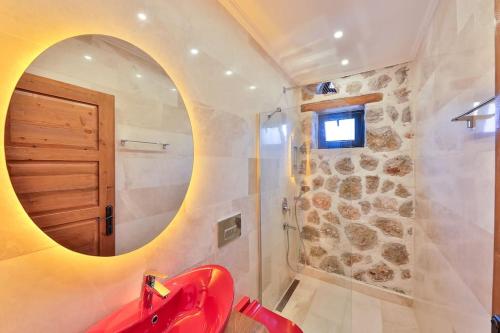 a bathroom with a red sink and a mirror at Patara'da 3 Yatak Odalı Deniz Manzaralı Lüks Villa in Gelemiş