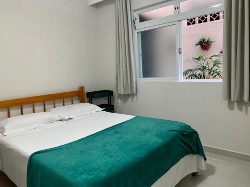 En eller flere senge i et værelse på LOFT Av Brasil bem localizado e Economico com Wi-Fi