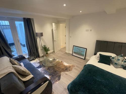 a living room with a bed and a couch at Lovely 1 Bedroom Apartment - Maida Vale London in London
