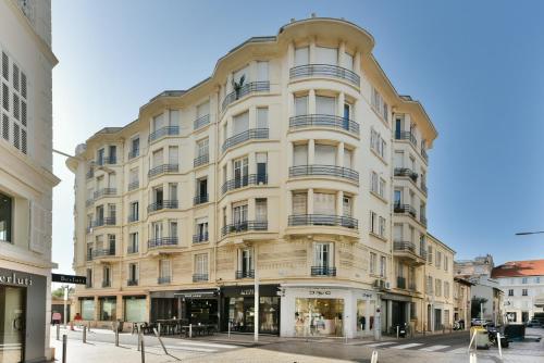 Two Bedroom Flat steps away from Croisette Cannes