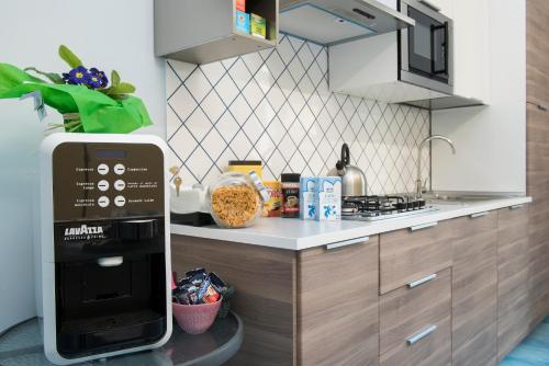 a kitchen with a microwave and a coffee machine at CAPRI B&B in Salerno
