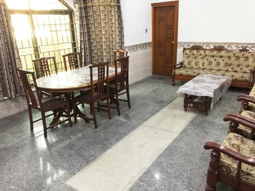 Posezení v ubytování C4 Mirpur City AJK Overseas Pakistanis Villa - Private House & Car Parking