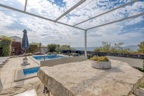 Villa Targeto with Sea View – Photos 3