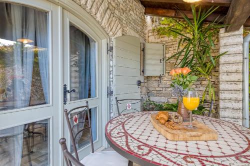 Villa Targeto with Sea View – Photos 4
