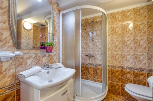 Koupelna v ubytování Apartments Slavica
