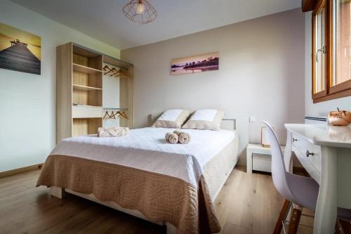 a bedroom with a bed with two stuffed animals on it at Le Verger du Mesnil in Le Mesnil-Réaume