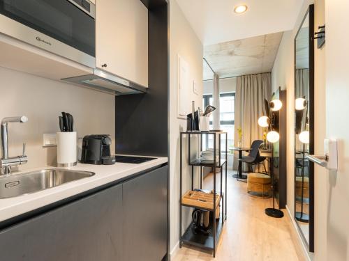 a kitchen with a sink and a counter at Limehome Düsseldorf Stresemannstraße - Digital Access in Düsseldorf