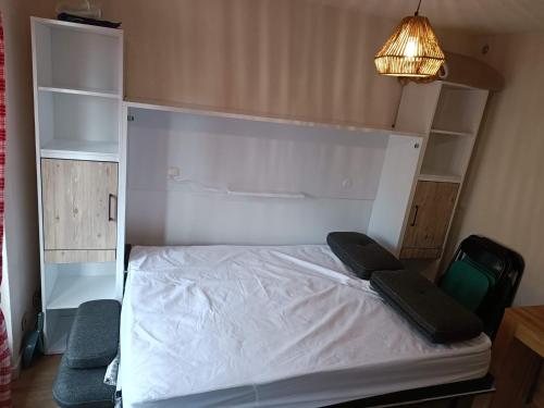 Posteľ alebo postele v izbe v ubytovaní la dryade chinaillon