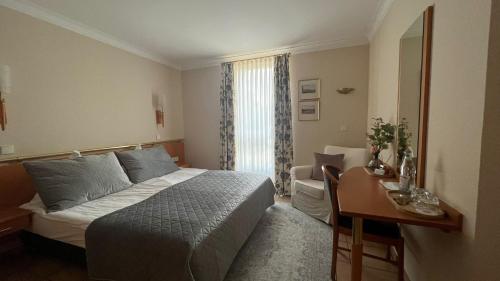 Postel nebo postele na pokoji v ubytování Hotel Victoria