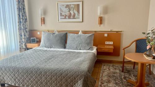 Postel nebo postele na pokoji v ubytování Hotel Victoria