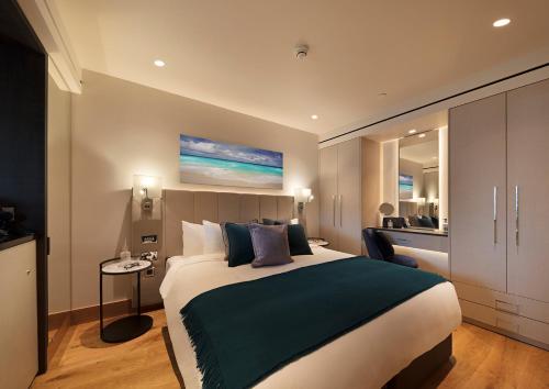 Tower Suites by Blue Orchid Image