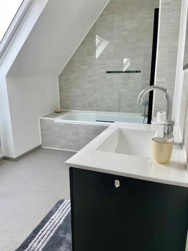 Kúpeľňa v ubytovaní Vive la vie - maison de famille à Mers proche mer