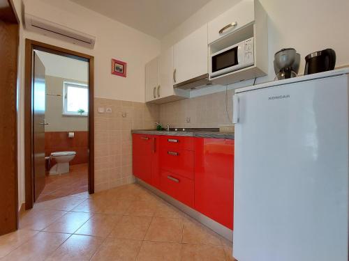 Kuchyňa alebo kuchynka v ubytovaní Apartments Nono