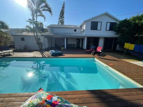 Bazén v ubytování La Villa Jujubes avec piscine chauffée - 5 chambres spacieuses nebo v jeho okolí