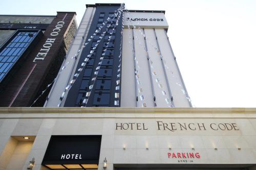 a hotel french code building with a hotel at Hotel Frenchcode in Busan