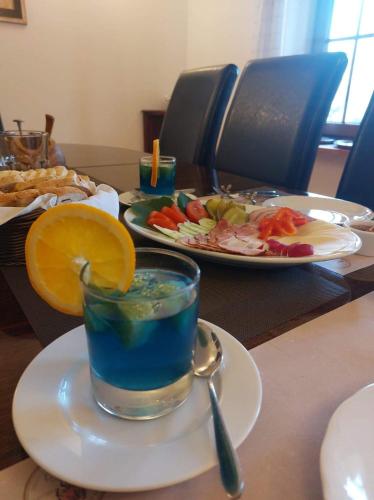 Makanan di atau berdekatan apartmen