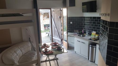 Kuchyň nebo kuchyňský kout v ubytování Le Betrot