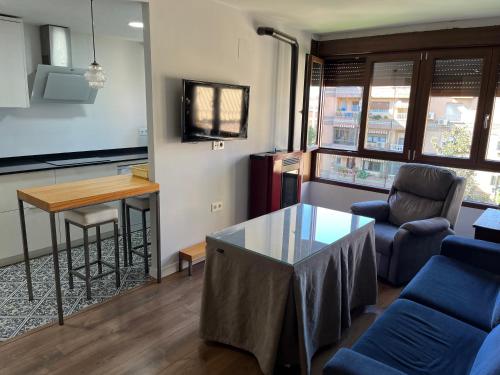 PISO JUNTO PALACIO CONGRESOS Y METRO, CENTRICO CON PISCINA