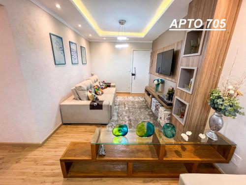 Televisyen dan/atau pusat hiburan di LINDO NOVISSIMO e PÉ NA AREIA