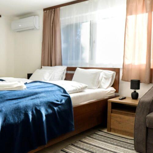 Llit o llits en una habitació de Fakapu Vendégház