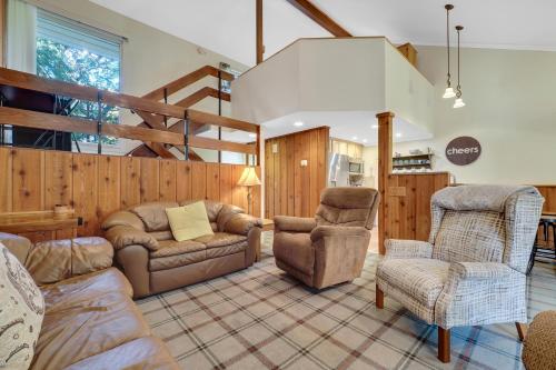 Гостиная зона в Harbor Springs Retreat