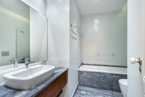 WHome Luxury Stay in Prime Location w/ AC, Lift & Private Patio