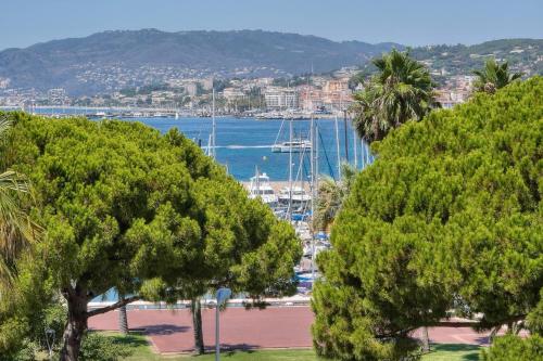 REF 1478 - Cannes Croisette - Sea view apartment for rent